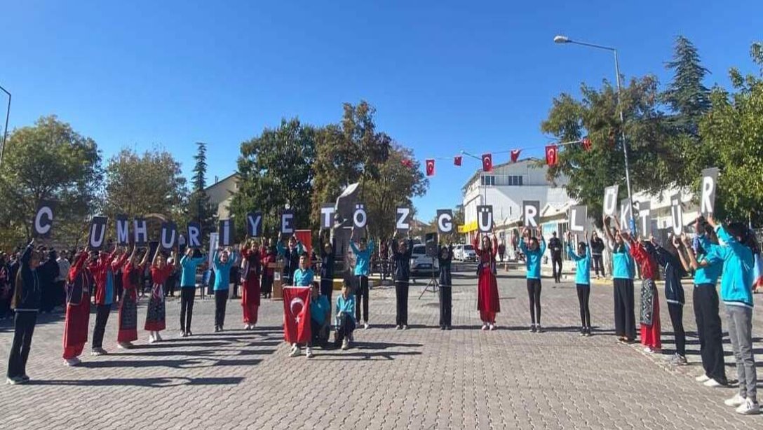 CUMHURİYETİMİZİN 101. YIL DÖNÜMÜ İLÇEMİZDE COŞKUYLA KUTLANDI.